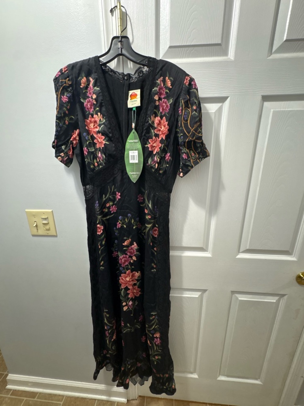 FARM Rio Black Belle Garden Lenzing™ Ecovero™ Viscose Maxi Dress - Picture 2 of 5